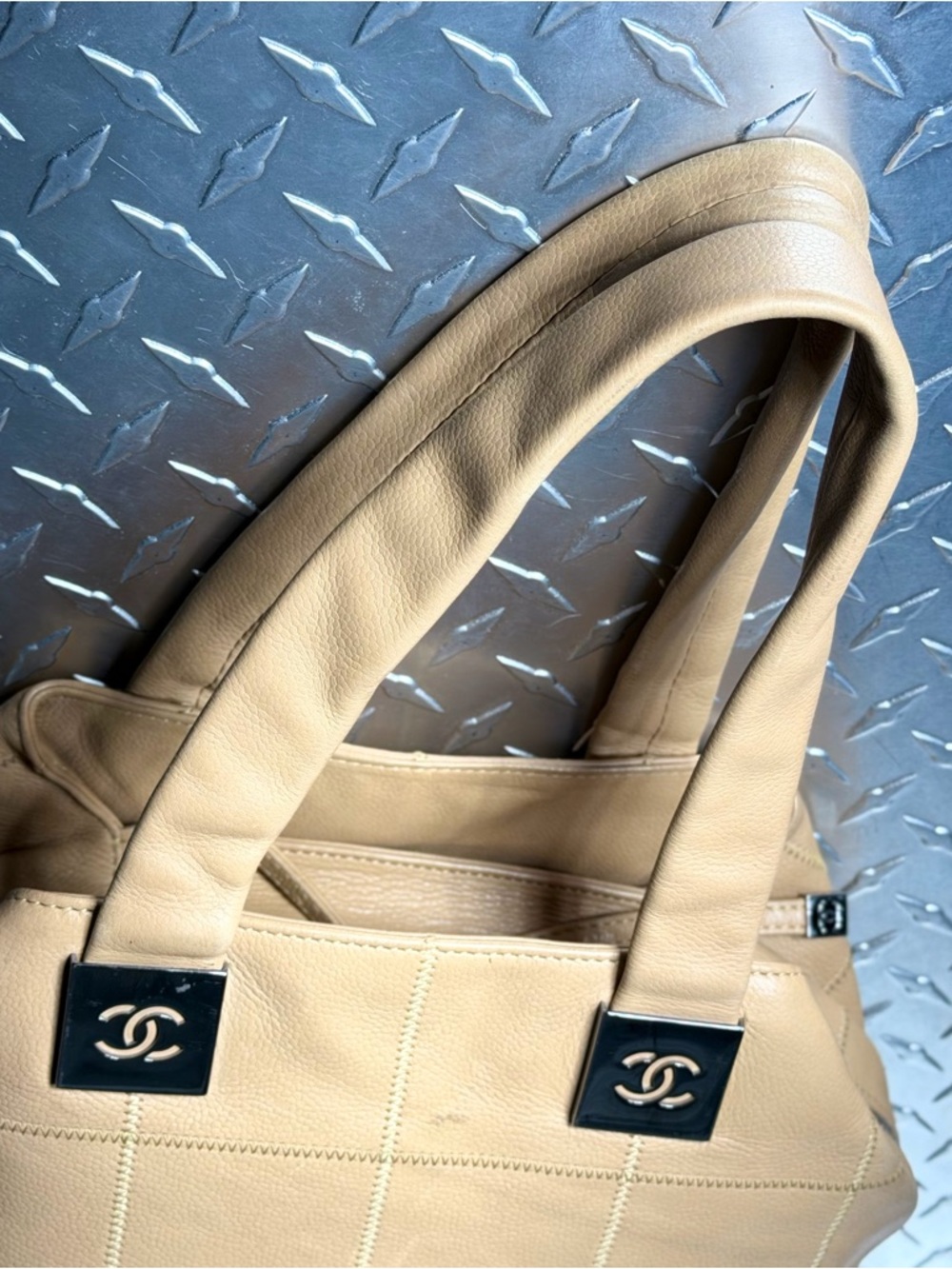 Chanel 2004 Vintage LAX Square Stitch Soft Caviar CC Tote in Beige - Picture 10 of 14